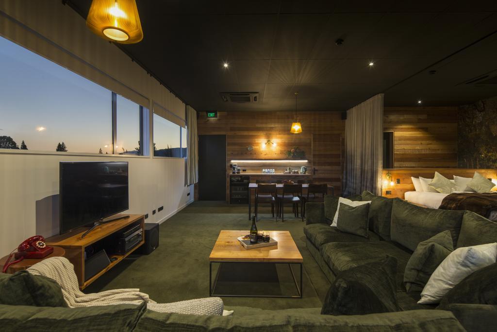 The Cinema Suites Te Anau Eksteriør billede