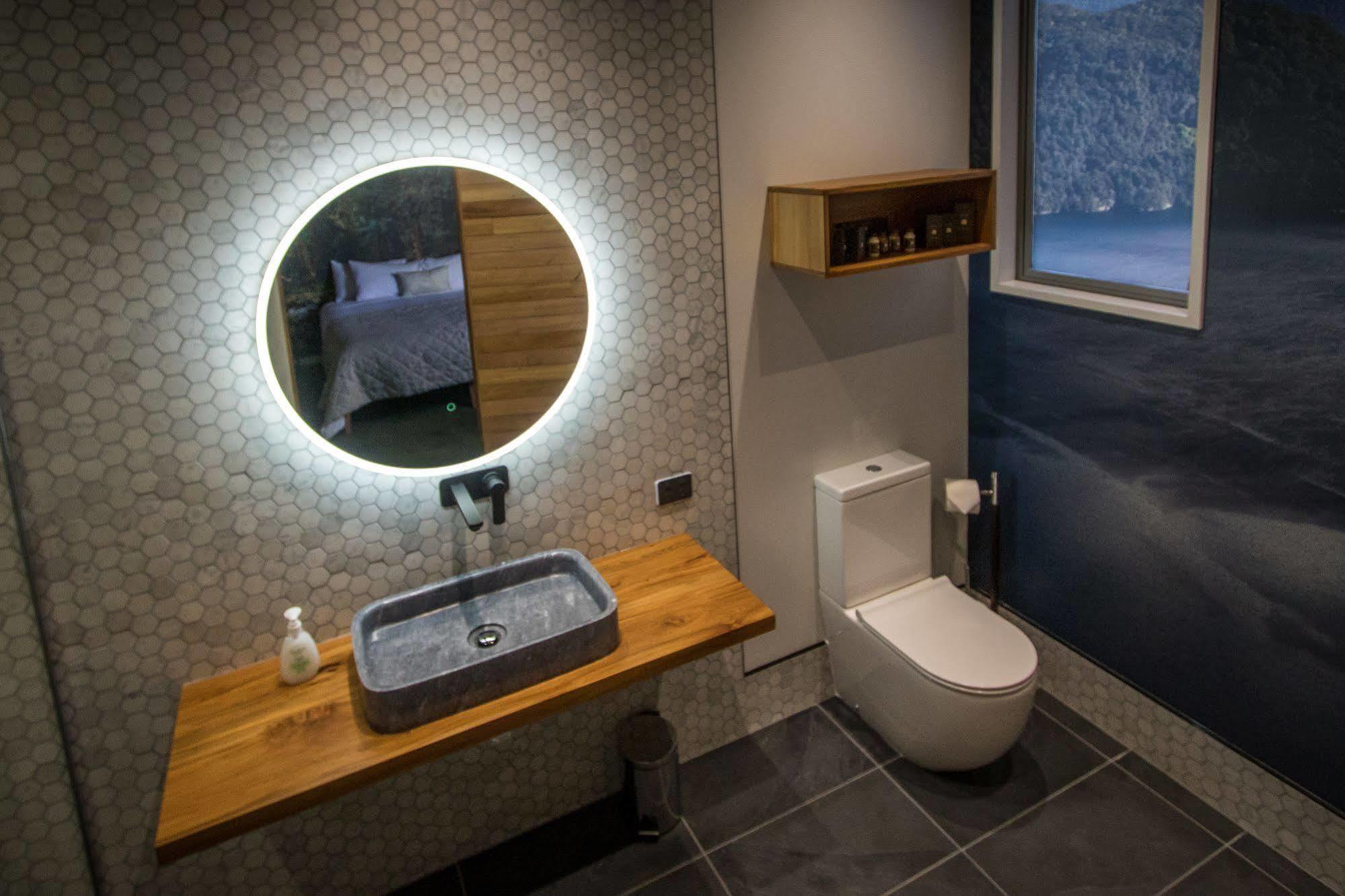 The Cinema Suites Te Anau Eksteriør billede