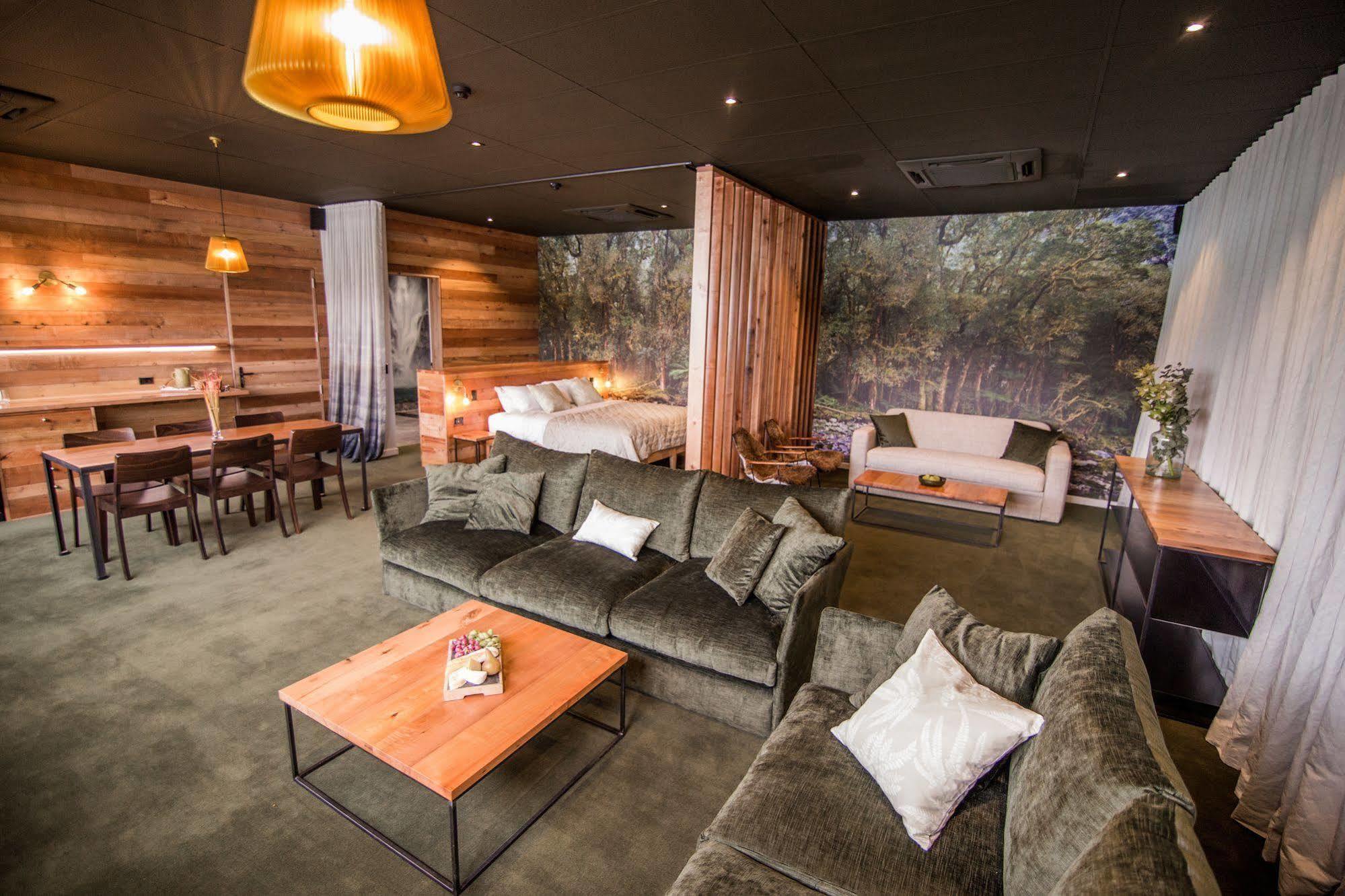 The Cinema Suites Te Anau Eksteriør billede